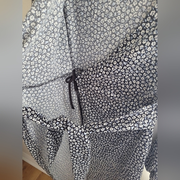 Long sleeve Wrap dess - Picture 3 of 4